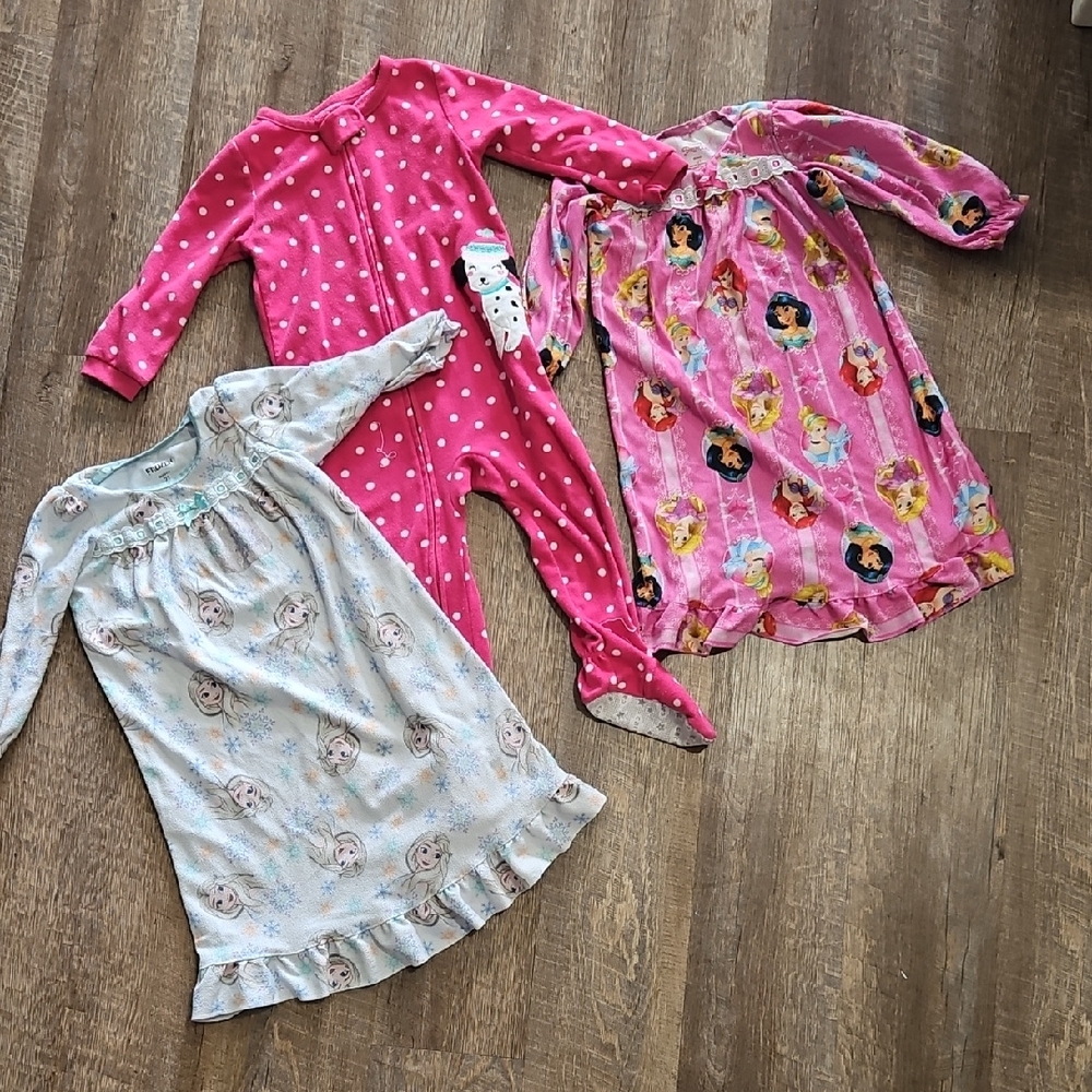 4/$25 2T Disney Nightgown Pajamas Set